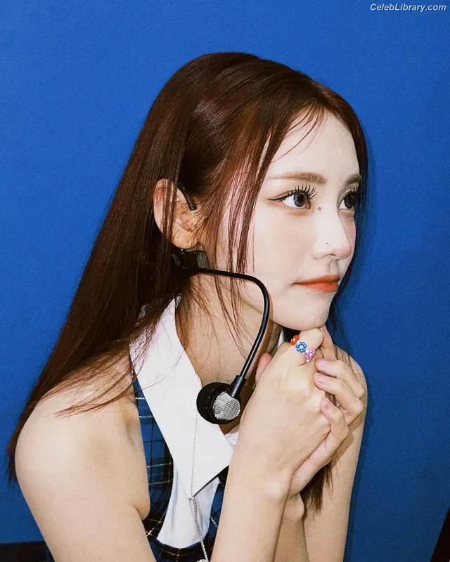 Odd Eye Circle photo 14 of 205
