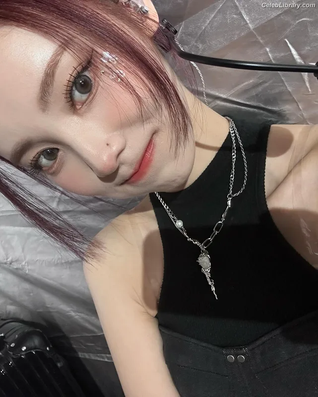 Odd Eye Circle photo 18 of 205
