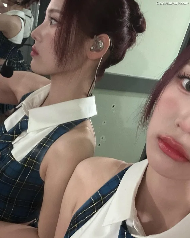 Odd Eye Circle photo 21 of 205
