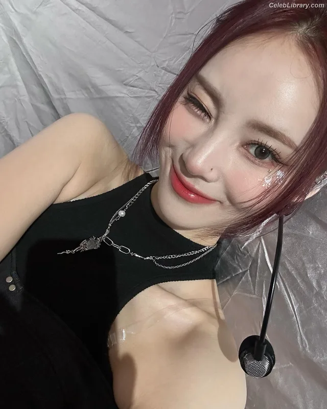 Odd Eye Circle photo 22 of 205