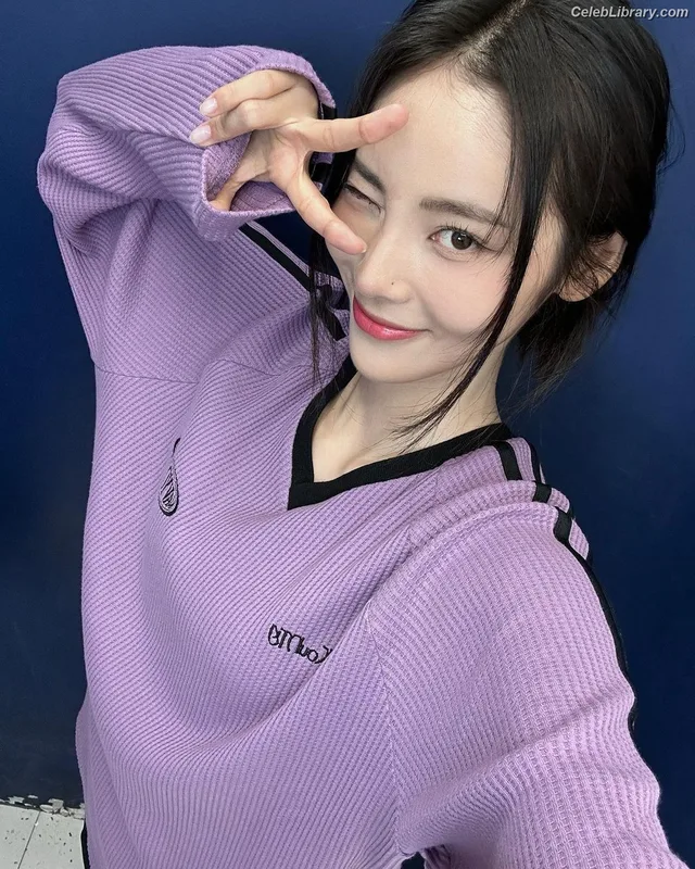 Odd Eye Circle photo 23 of 205