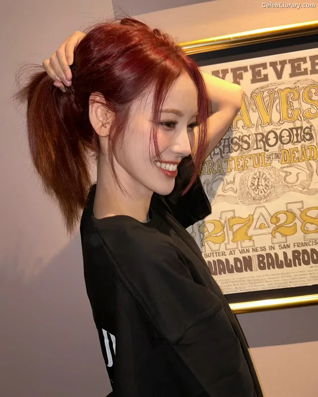 Odd Eye Circle photo 1 of 205