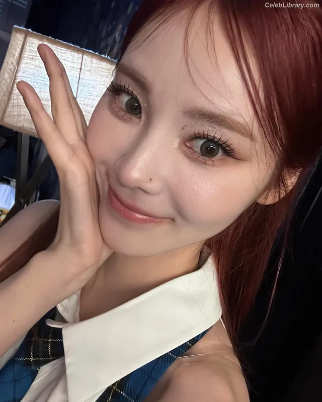 Odd Eye Circle photo 8 of 205