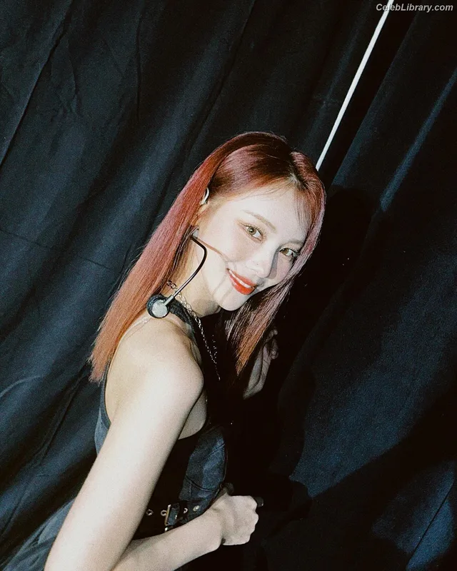 Odd Eye Circle photo 11 of 205