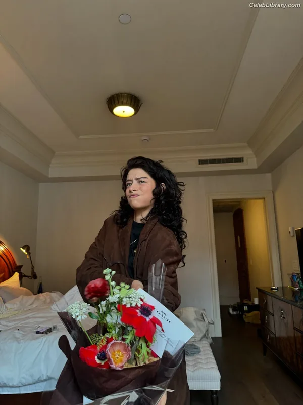 Odessa A’zion photo 18 of 765