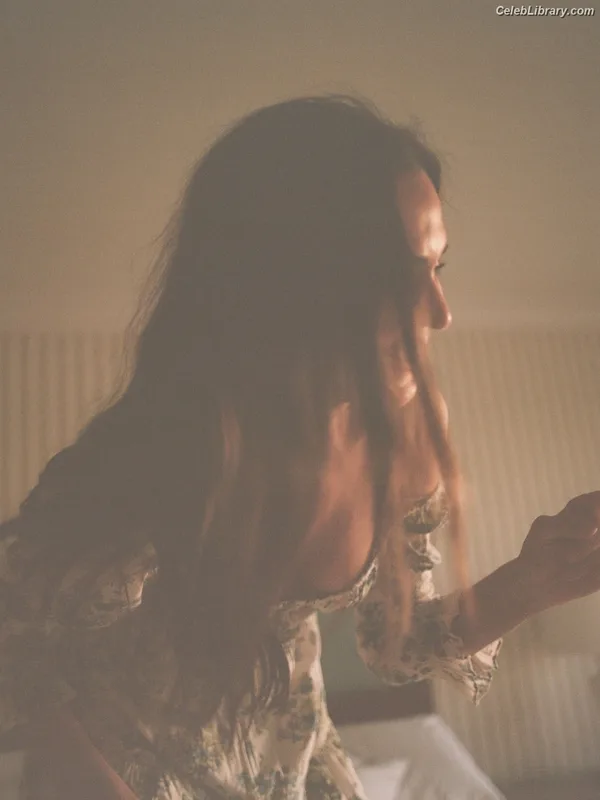 Odette Annable photo 5 of 90