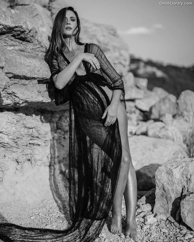 Odette Annable photo 16 of 90