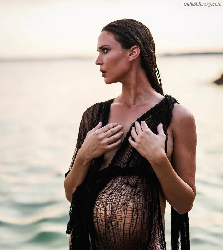 Odette Annable photo 17 of 90