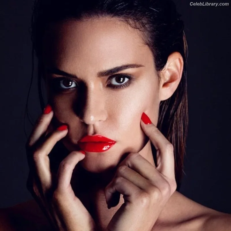 Odette Annable photo 9 of 90