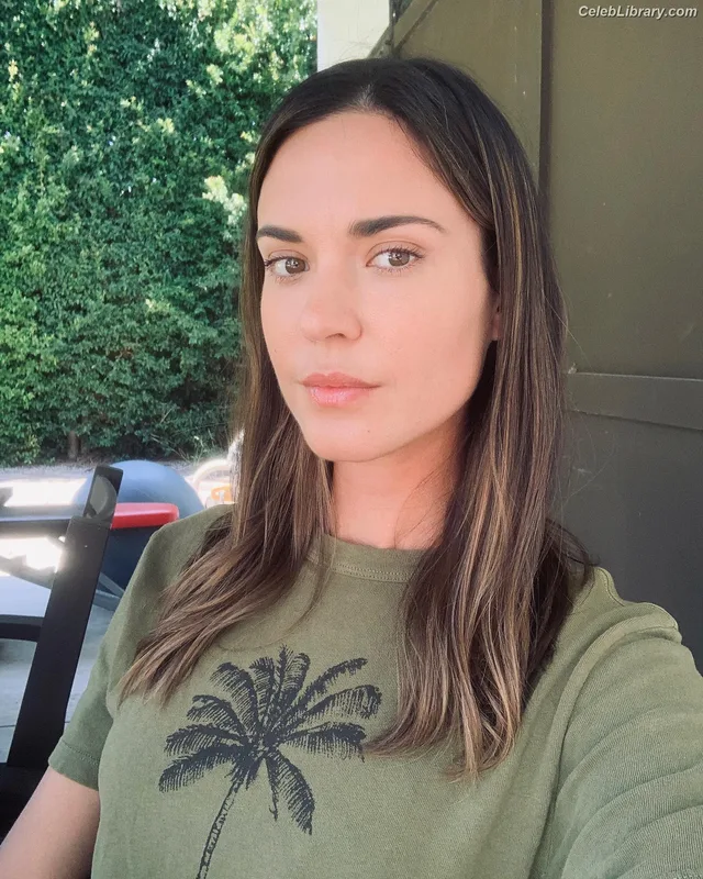 Odette Annable photo 14 of 90