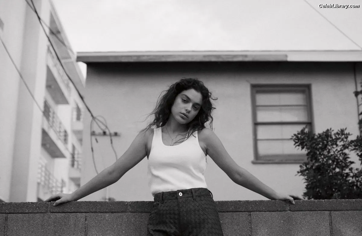 Odeya Rush photo 23 of 152