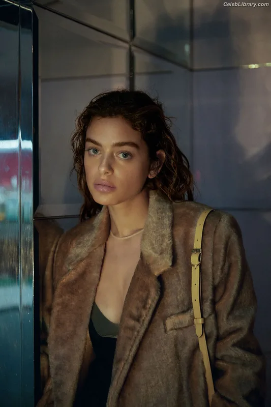 Odeya Rush photo 23 of 153
