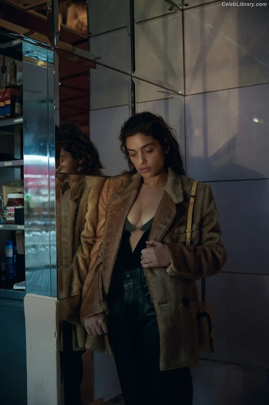 Odeya Rush photo 2 of 153