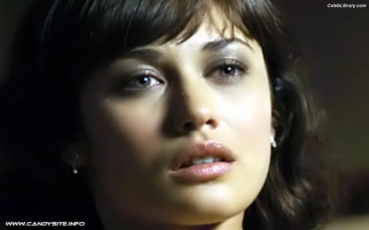 Olga Kurylenko photo 22 of 311