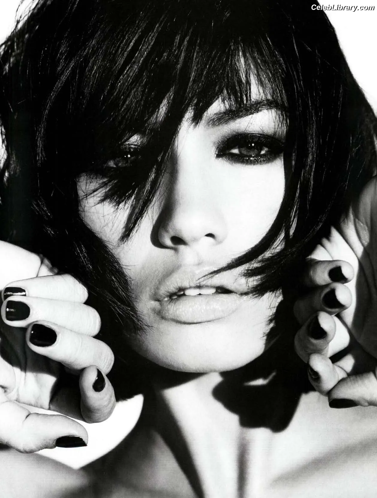 Olga Kurylenko photo 23 of 311
