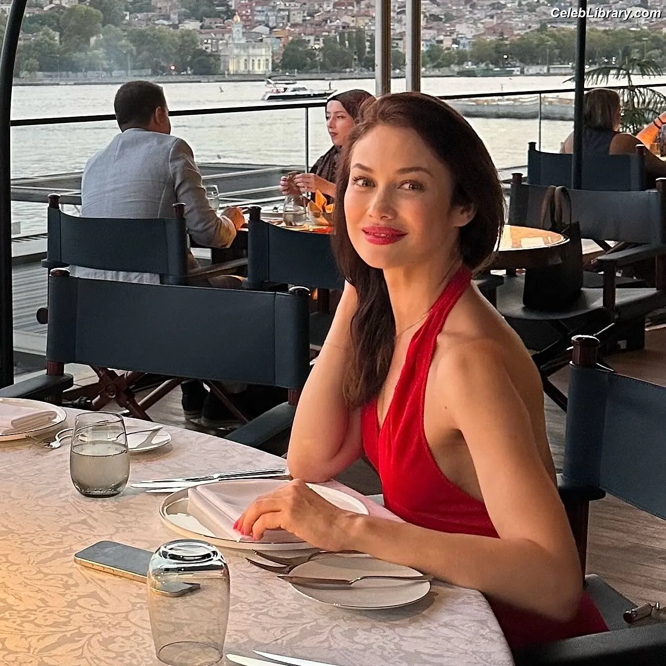 Olga Kurylenko photo 23 of 311