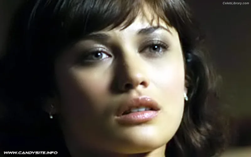 Olga Kurylenko photo 16 of 310