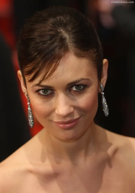 Olga Kurylenko photo 22 of 310