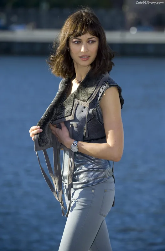Olga Kurylenko photo 17 of 310