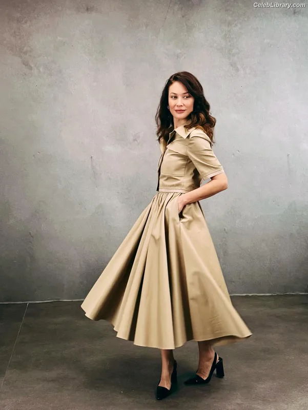 Olga Kurylenko photo 1 of 310