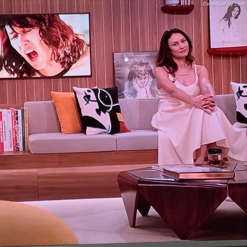 Olga Kurylenko photo 17 of 310