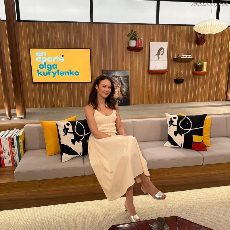 Olga Kurylenko photo 21 of 310