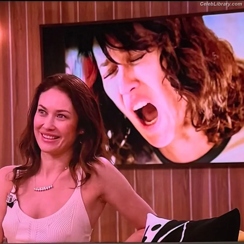Olga Kurylenko photo 22 of 310