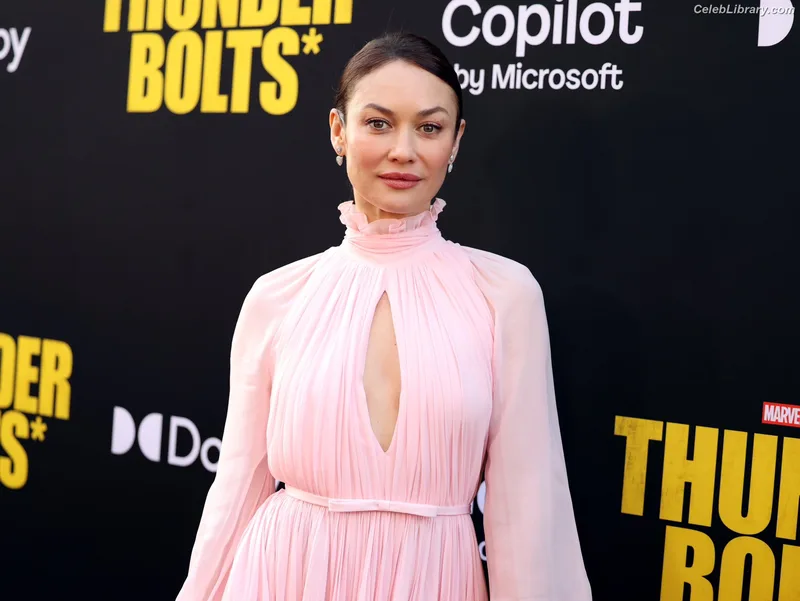 Olga Kurylenko photo 8 of 310