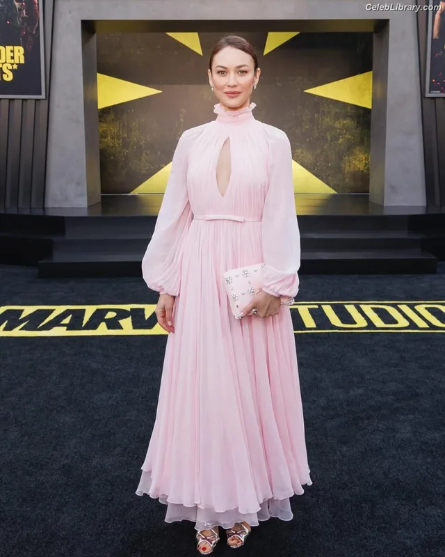 Olga Kurylenko photo 9 of 310