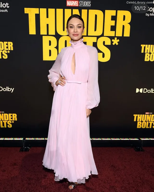 Olga Kurylenko photo 12 of 310