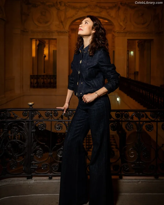 Olga Kurylenko photo 17 of 310
