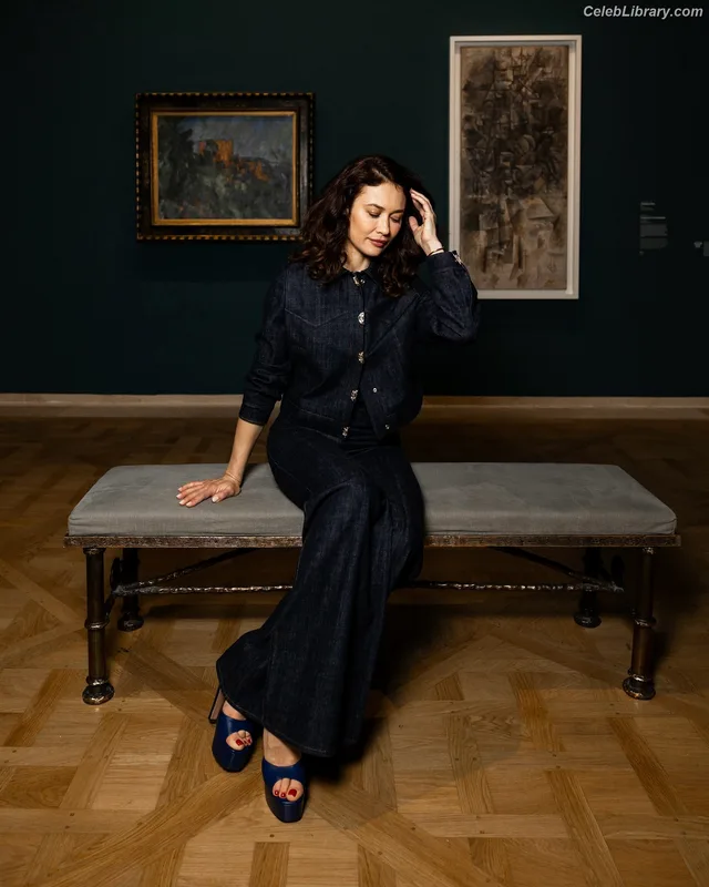 Olga Kurylenko photo 19 of 310