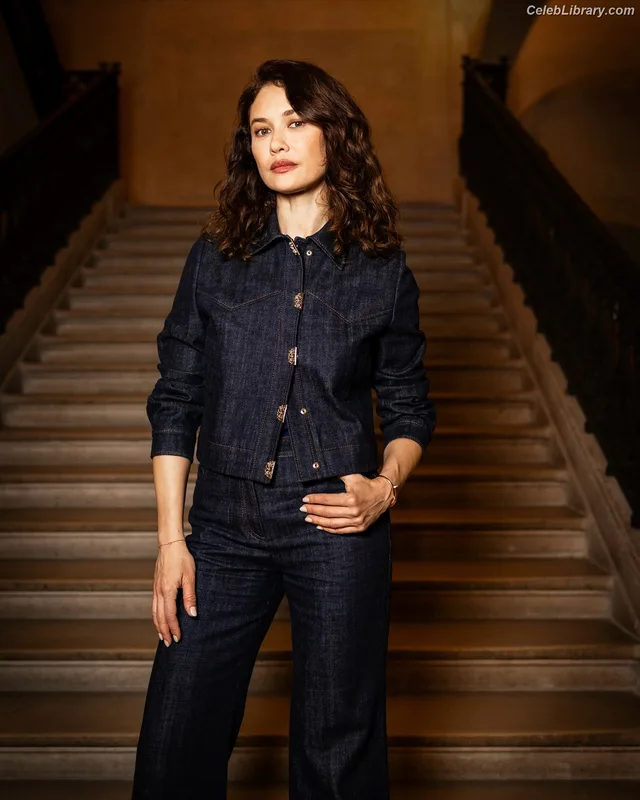 Olga Kurylenko photo 20 of 310