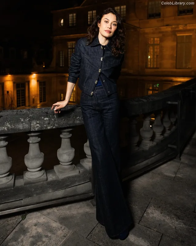 Olga Kurylenko photo 24 of 310