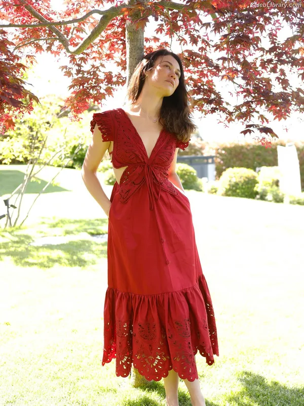 Olga Kurylenko photo 8 of 310