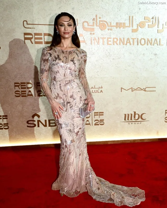 Olga Kurylenko photo 5 of 310