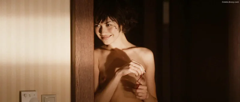 Olga Kurylenko photo 16 of 310