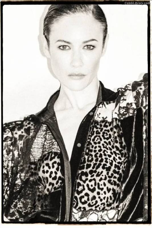 Olga Kurylenko photo 9 of 310