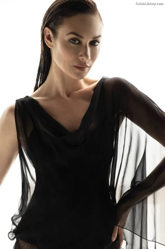 Olga Kurylenko photo 12 of 310