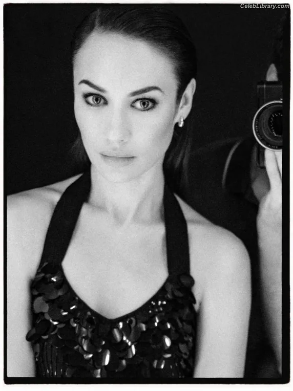 Olga Kurylenko photo 14 of 310