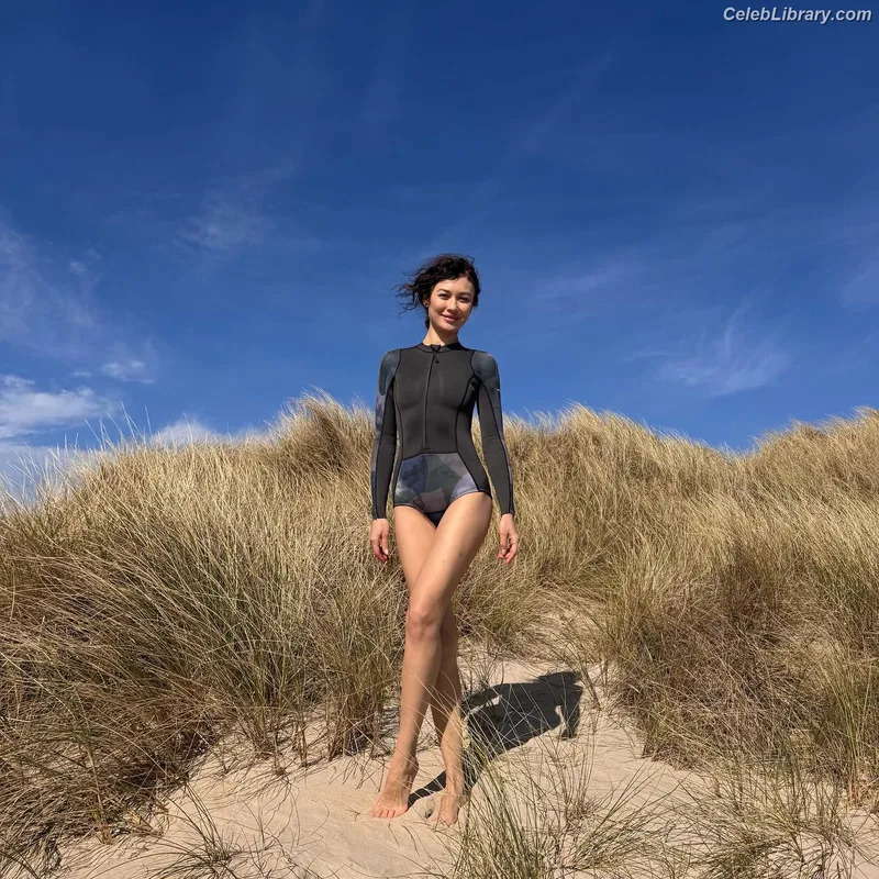 Olga Kurylenko photo 17 of 310