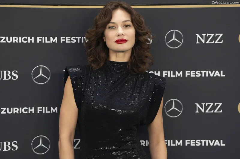 Olga Kurylenko photo 21 of 310