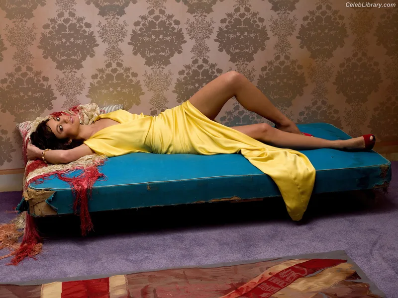 Olga Kurylenko photo 11 of 310