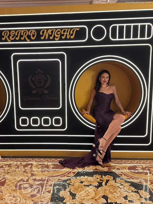 Olga Kurylenko photo 19 of 310