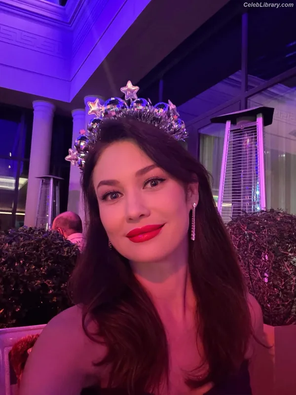Olga Kurylenko photo 23 of 310