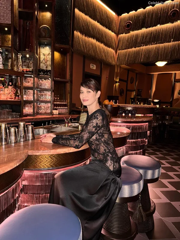Olga Kurylenko photo 5 of 310