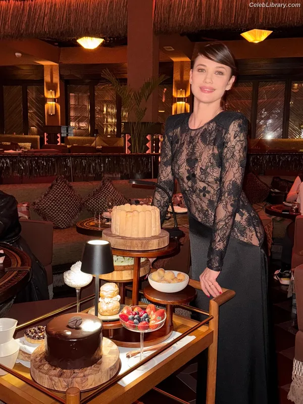 Olga Kurylenko photo 7 of 310