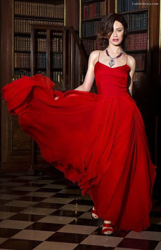 Olga Kurylenko photo 13 of 310
