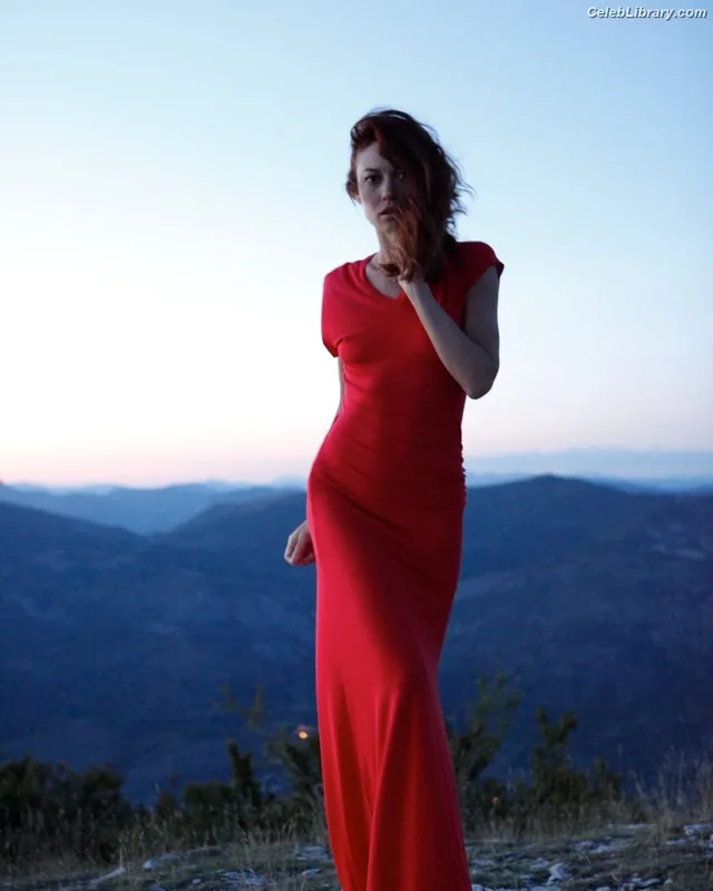 Olga Kurylenko photo 24 of 310