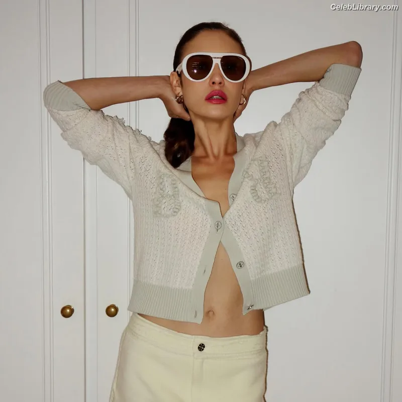 Olga Kurylenko photo 6 of 310